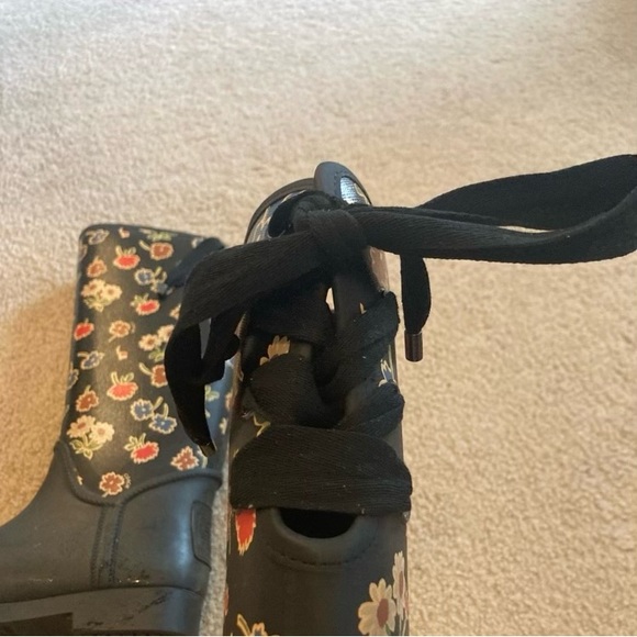 ☔️Coach Navy Floral Rain Boots - Size 8 - Picture 4 of 8